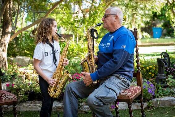 חגי ואליה מנגנים יחד // צילום: הידרומדיה - מיכל ממן